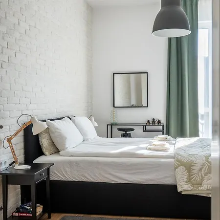 Elegant Getaway Near Iconic Eagles' Bridge Апартамент *